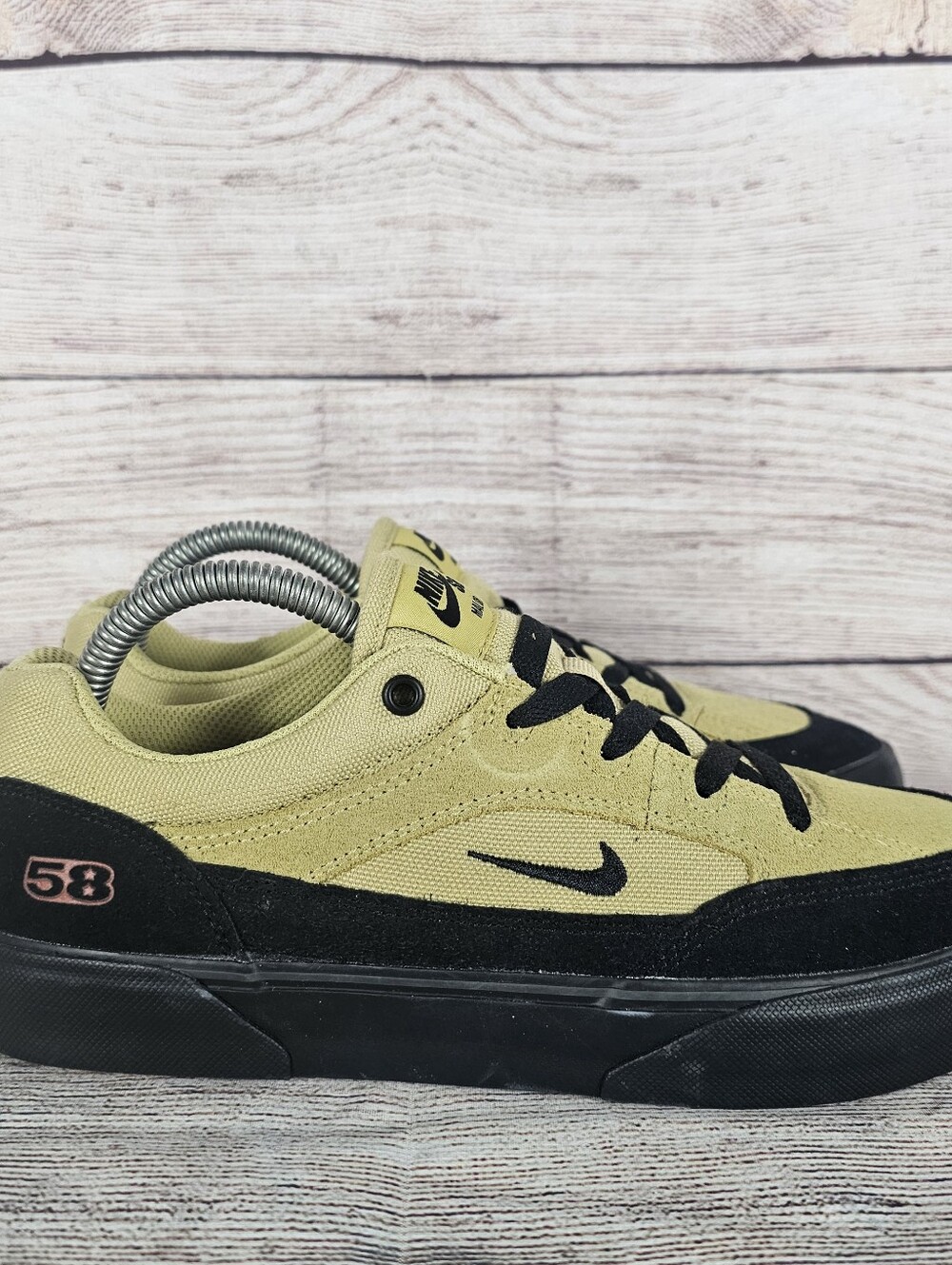 Nike SB Malor TE Mens Buff Gold Black Athletic Suede Shoes Sneakers Size 7 NWOB